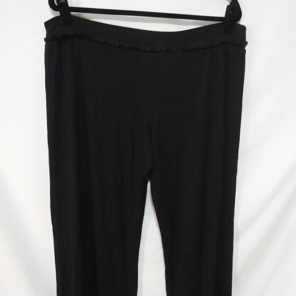 LA SENZA LINGERIE | large | Black Leggings With Pink Bow | *Bleach Spots On Leg - Picture 13 of 15